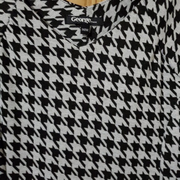 Houndstooth pattern ladies dress - Picture 3 of 3